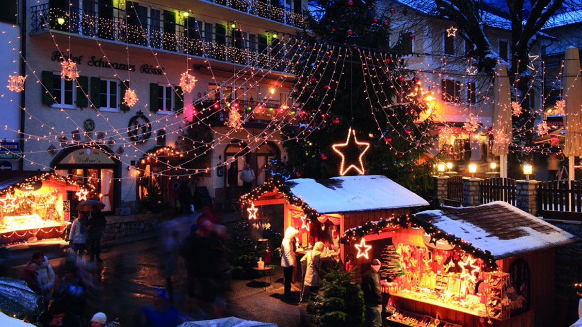 marktplatz_von_st_wolfgang_im_advent_web.jpg