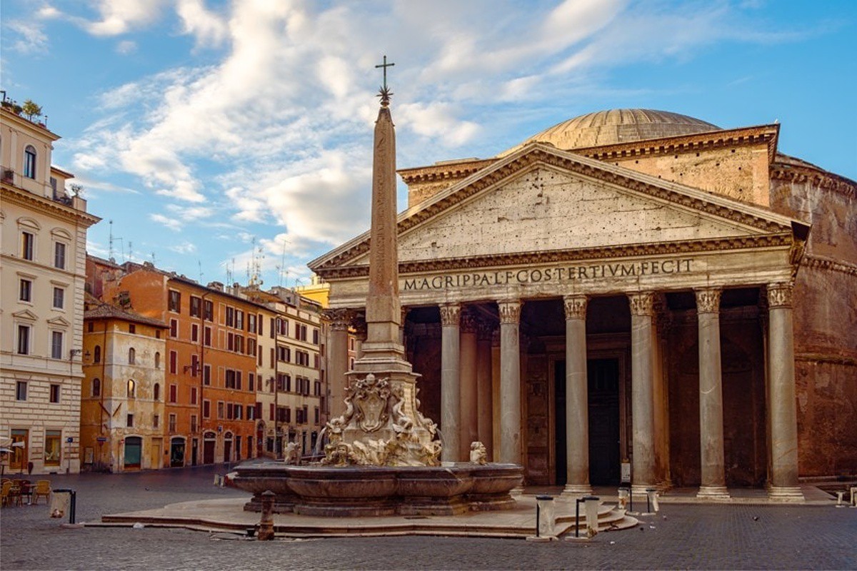 pantheon-basilica-in-centre-of-rim.jpg