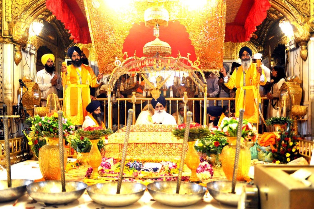 golden-temple-amritsar-inside.jpg