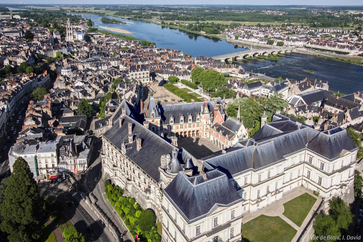 frenchcastles-blois.jpg