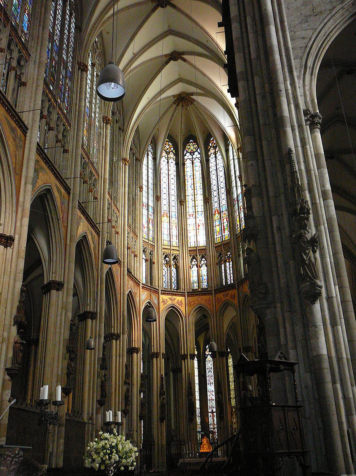 800px-cologne_cathedral_interior.jpg