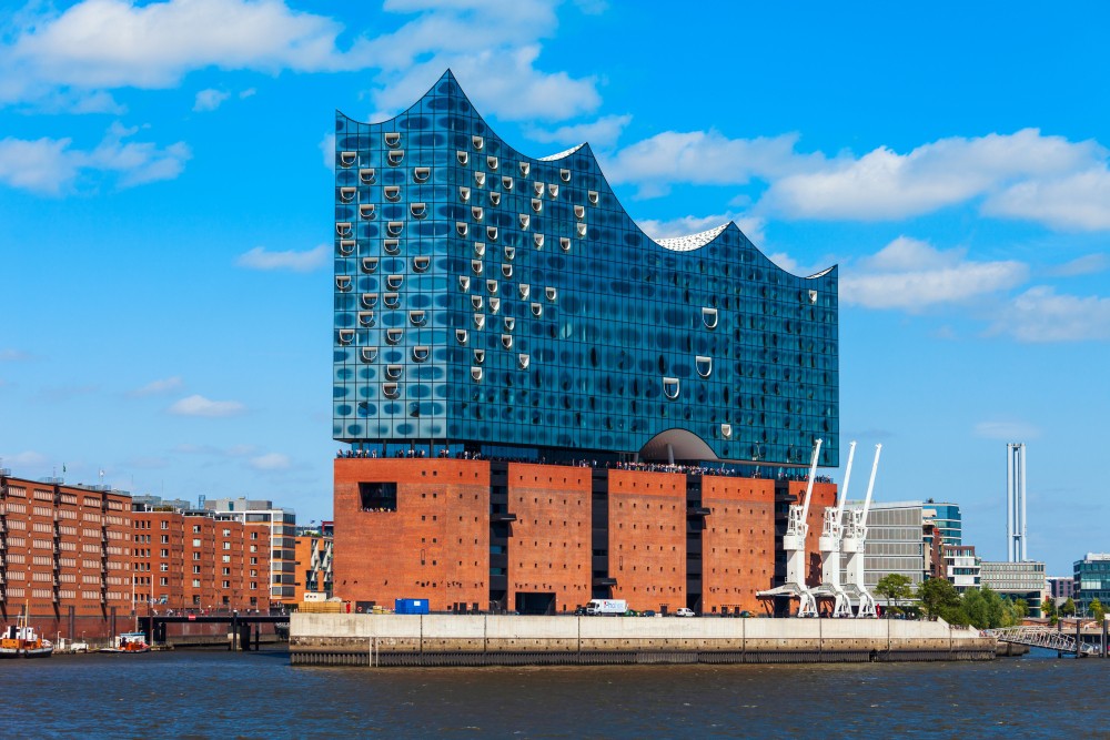 moderni-koncertni-hala-v-hamburgu-se-jmenuje-elbphilharmonie..jpg