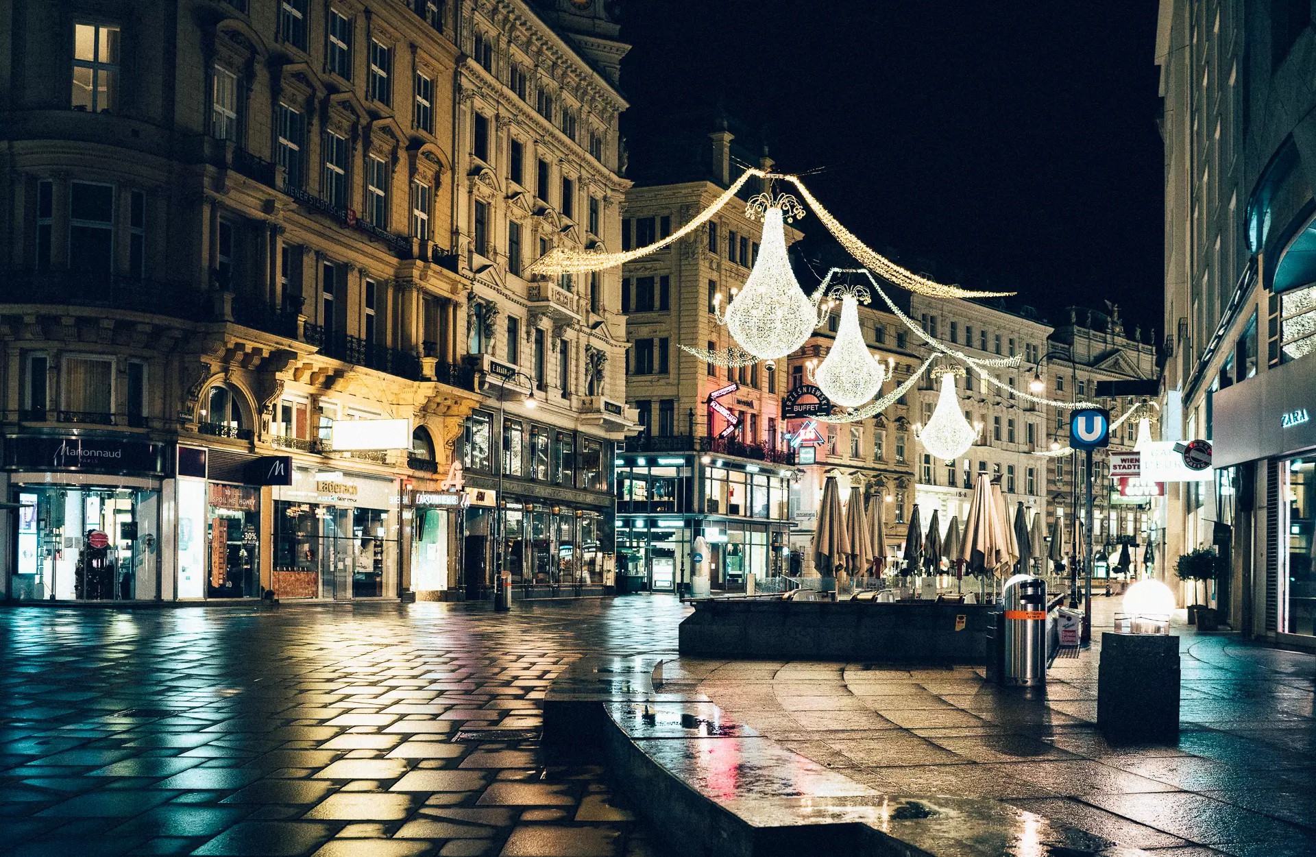 vienna-wurstelstand-vienna-at-night-during-lockdown-header.jpg