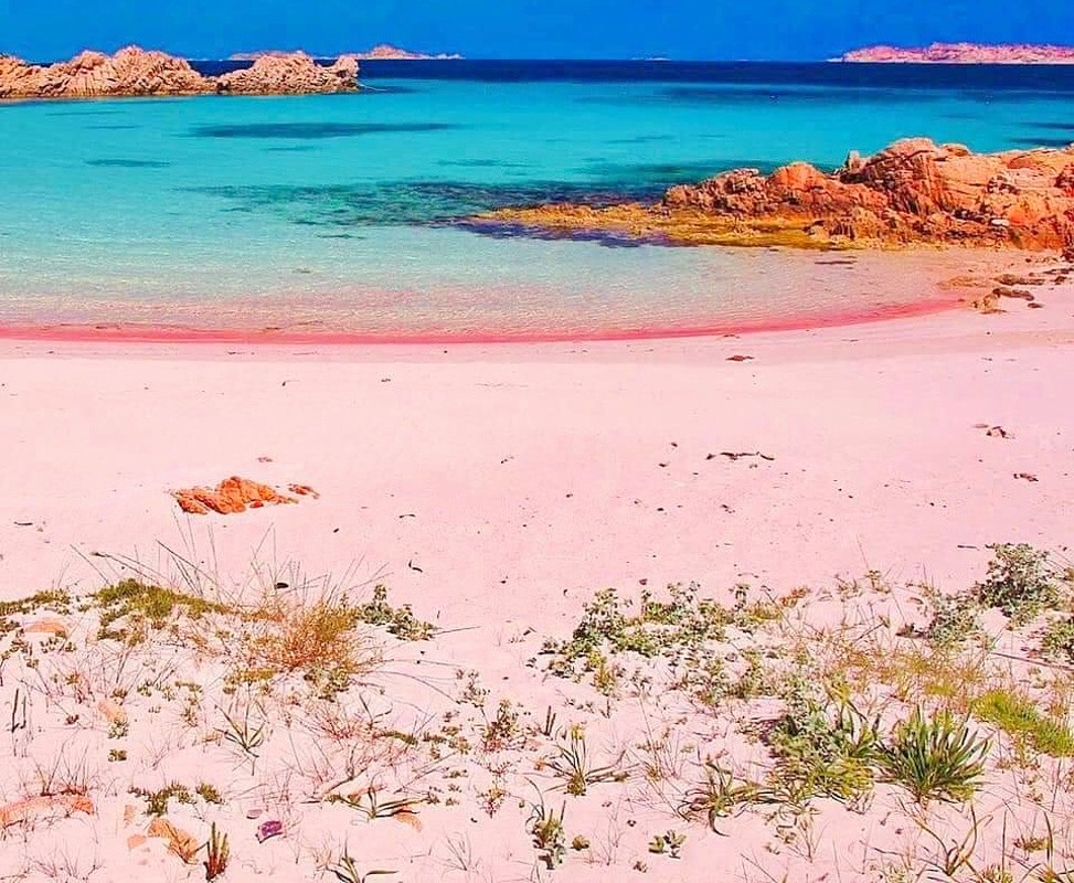 najkrajsie-plaze-sardinie-dovolenka-spiaggia-rosa.jpg