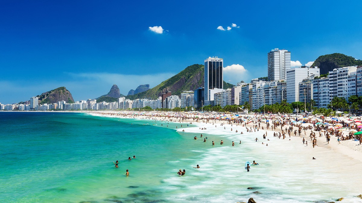 playa-de-copacabana-la-mas-famosa-de-rio-de-janeiro.jpg